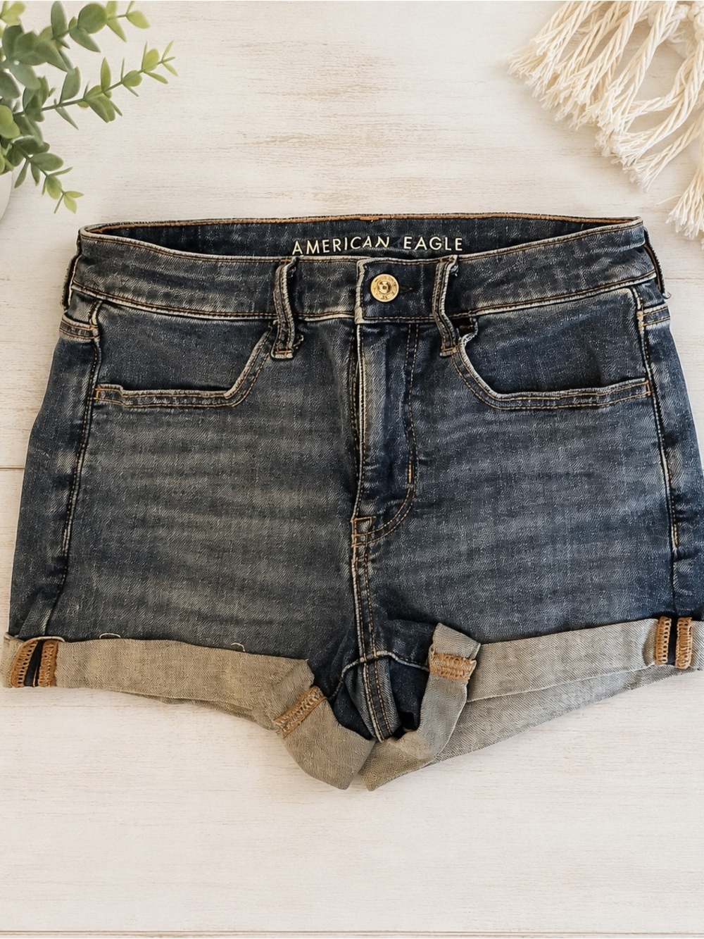 American Eagle Juniors 6 Distressed Denim Shorts Cuffed Hem Excellent Condition